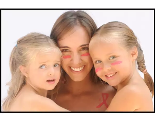 Olivia Peralta con Gia y Luciana Hidalgo.