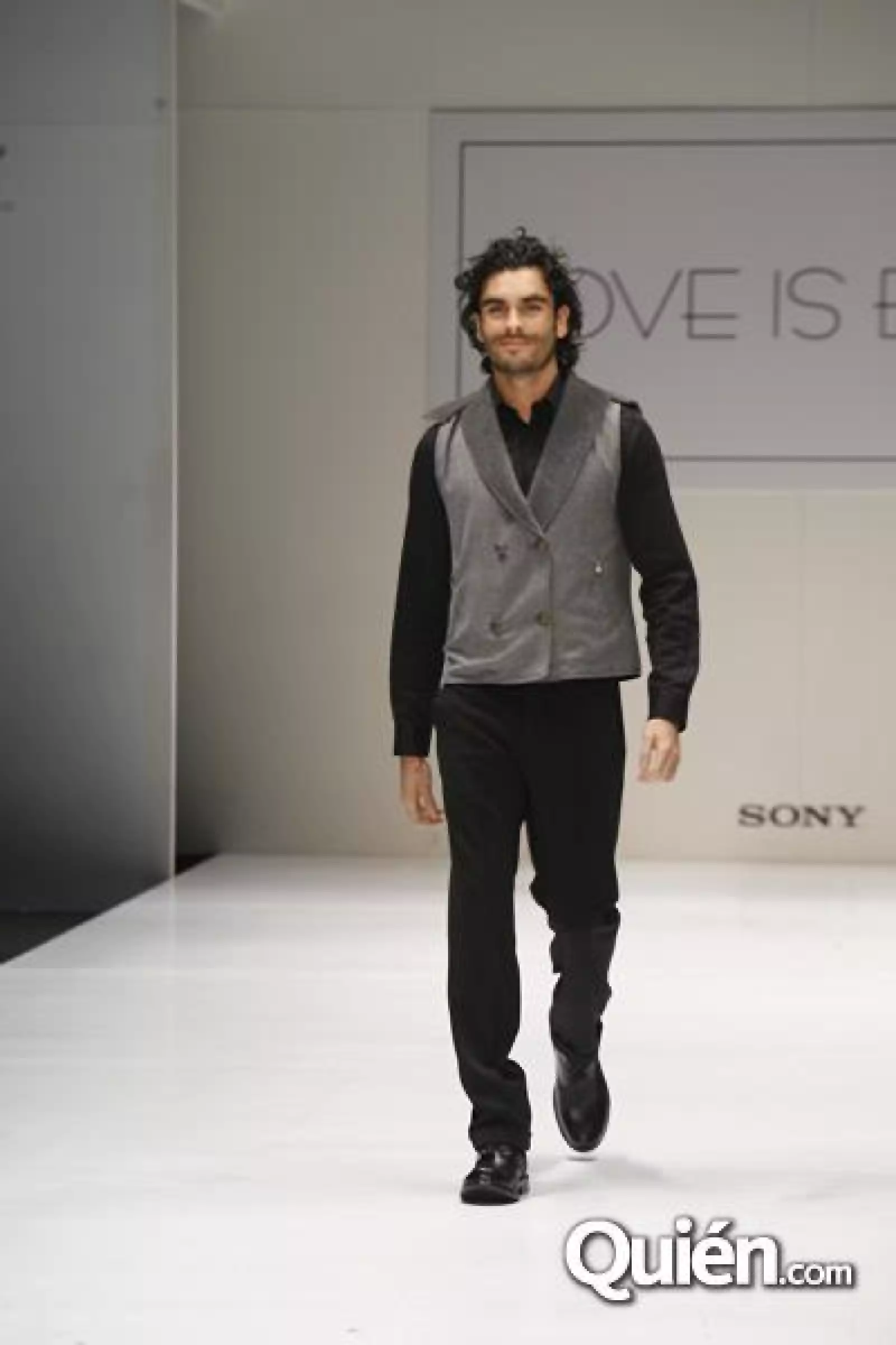 Dfashion Desfile  Love is black