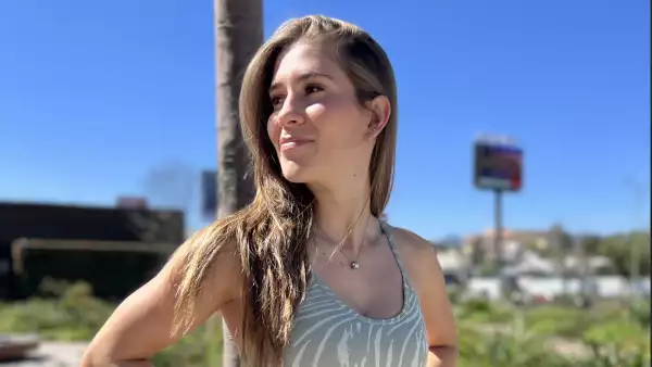 Mujer haciendo ejercicio en el Parque Plaza-Satelite