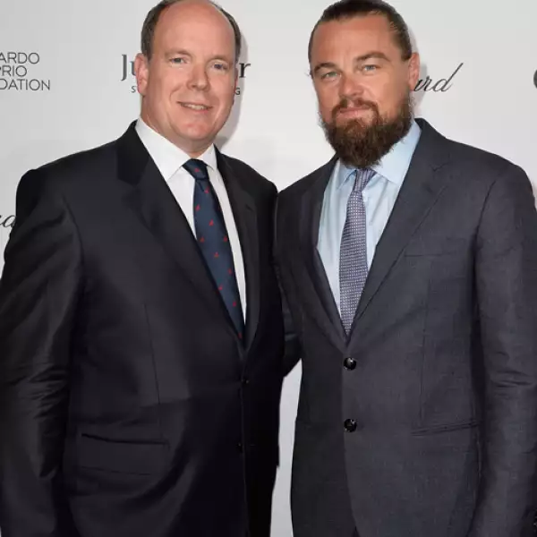 Se subastó también una expedición al ártico con el Príncipe Alberto de Mónaco, una visita especial al backstage de algún concierto de Madonna y un asiento al lado de David Beckham en el Wembley Stadium.