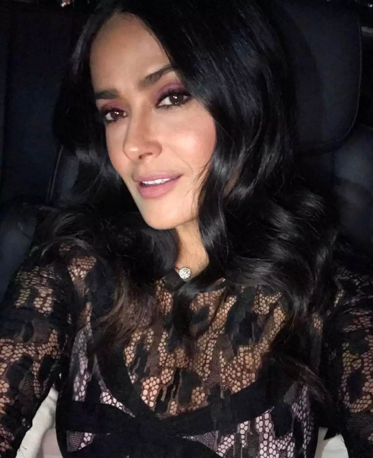 Salma Hayek vestido negro