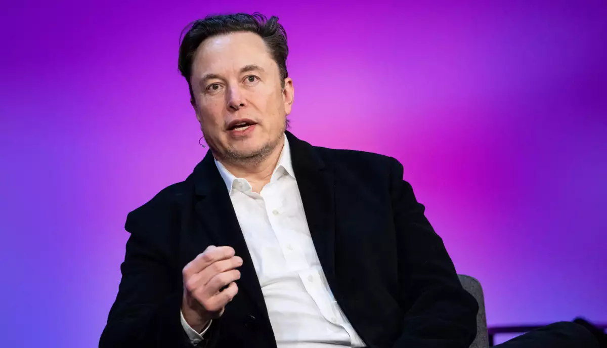 Elon musk visita twitter