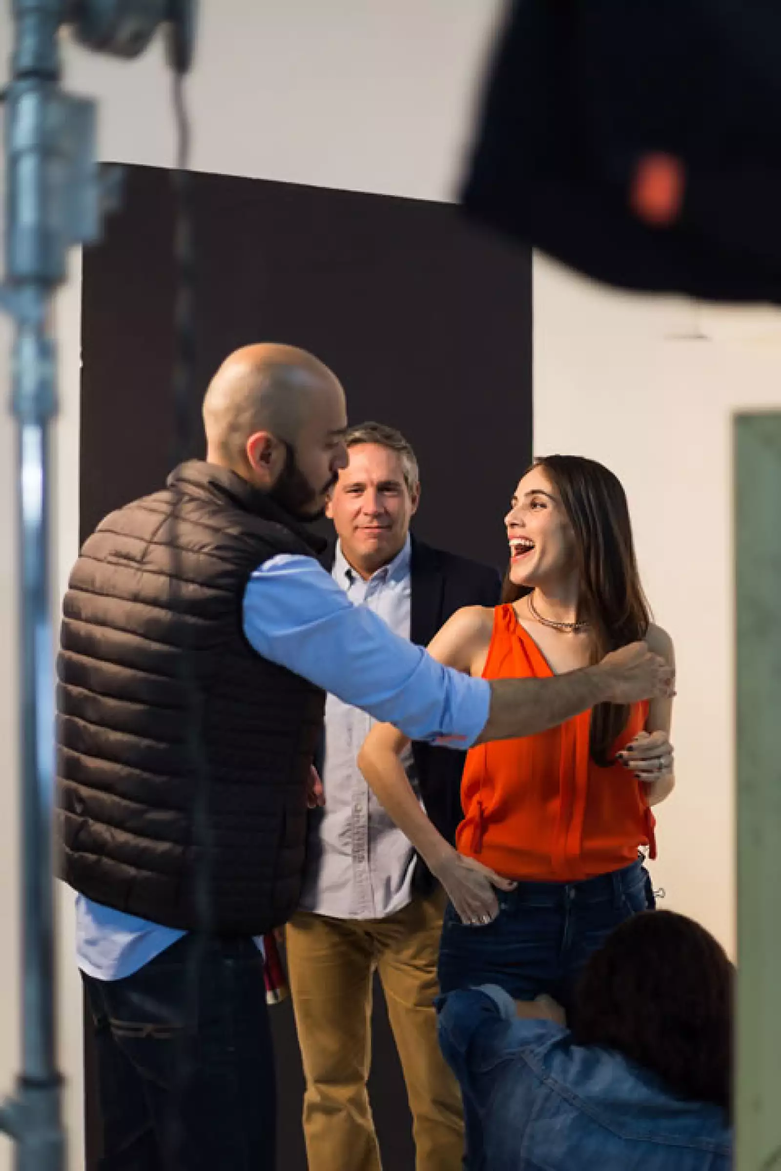 La esposa de Leonardo de Lozanne se mostró todo el tiempo muy emocionada y feliz de poder estrenarse como productora.