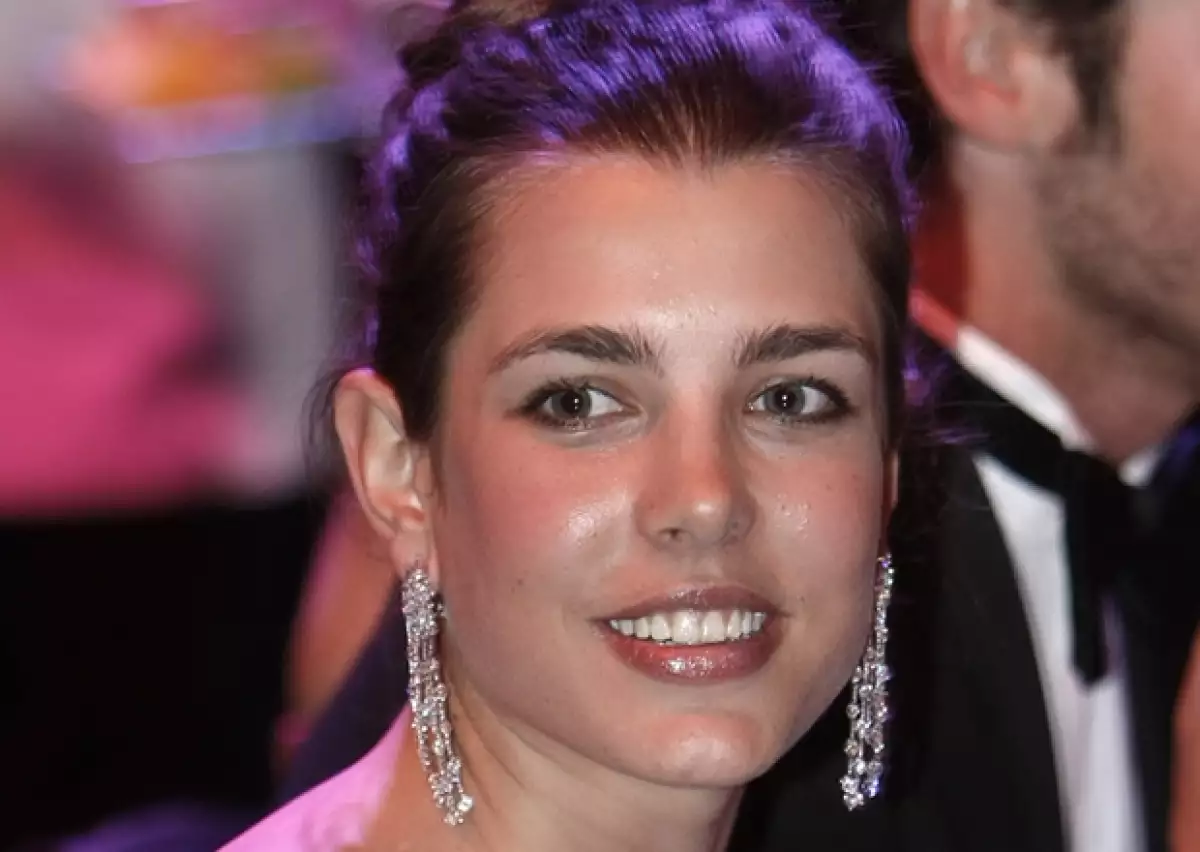 La hija de Carolina de Mónaco y Stefano, quien hoy cumple 24 años, heredó los genes de su madre y su abuela, Grace Kelly, para convertirse en una de las princesas más bellas y con más glamour.