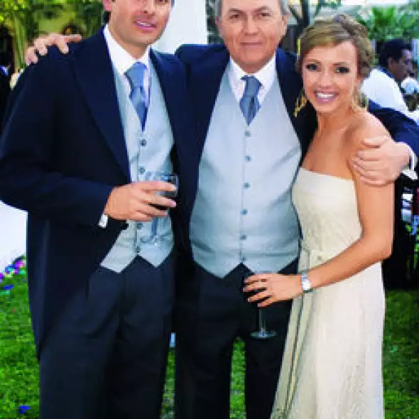 Ricardo Urrea jr Ricardo Urrea, Vero Urrea