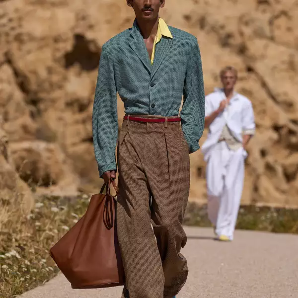 Jacquemus PO S27 018.jpg