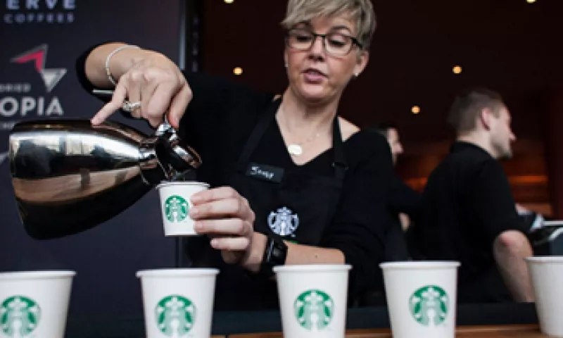 Starbucks también dee sortear el alza en el precio del café, que tocó recientemente un techo de dos años. (Foto: Reuters)