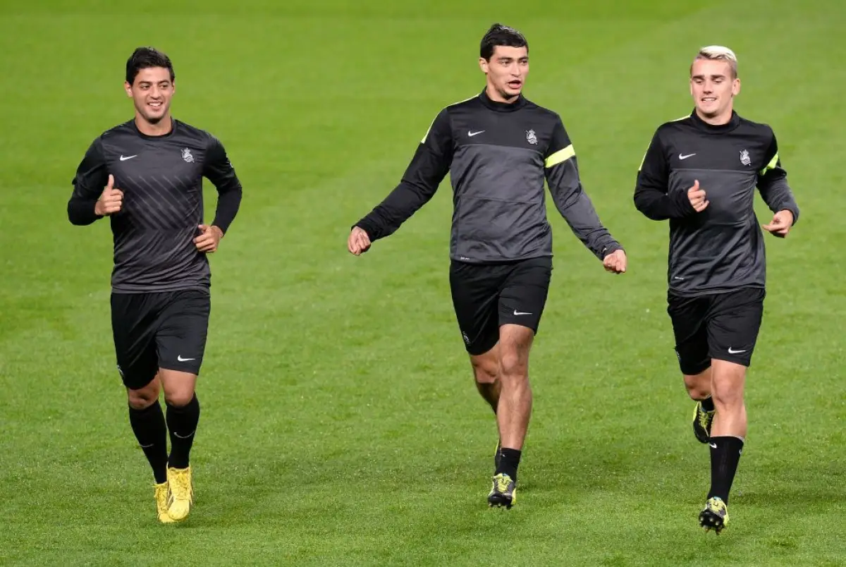 Antoine Griezmann y Carlos Vela