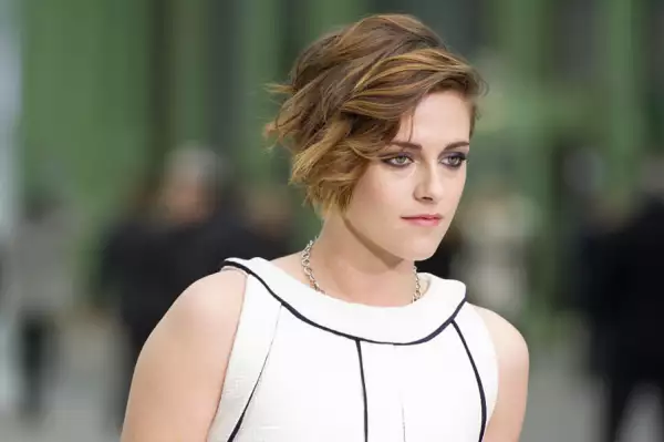 Kristen Stewart en París durante un desfile de Chanel