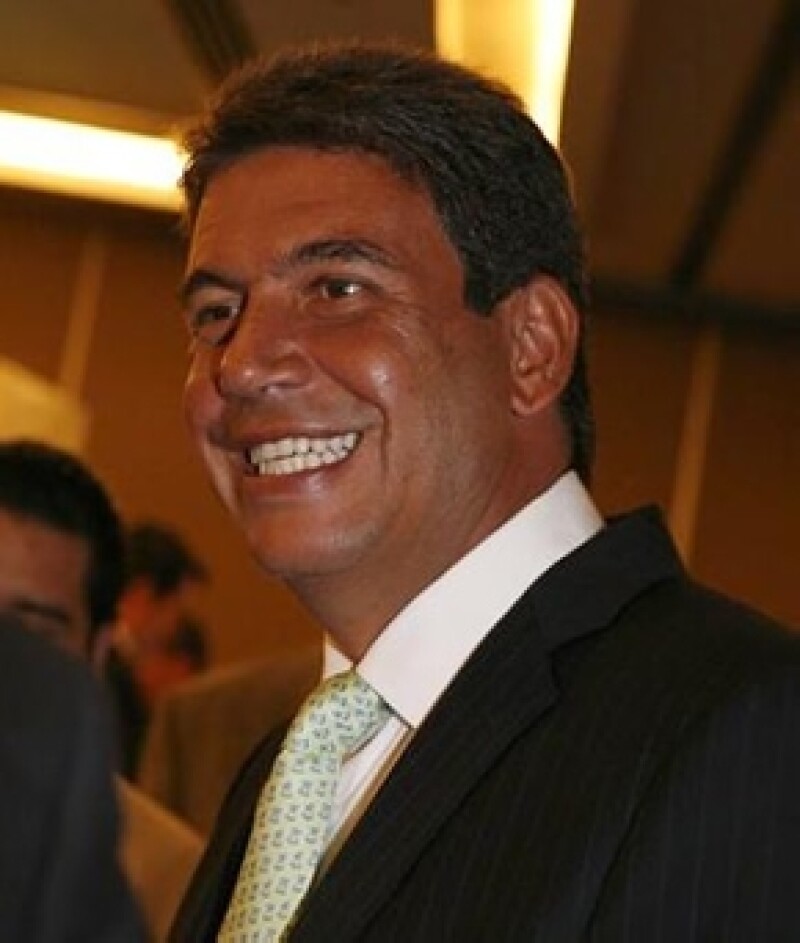 Tanto Carlos Slim Domit, director de la Escudería Telmex, como su esposa María Elena Torruco, no perdieron la oportunidad de demostrar su emoción por el segundo lugar del piloto.