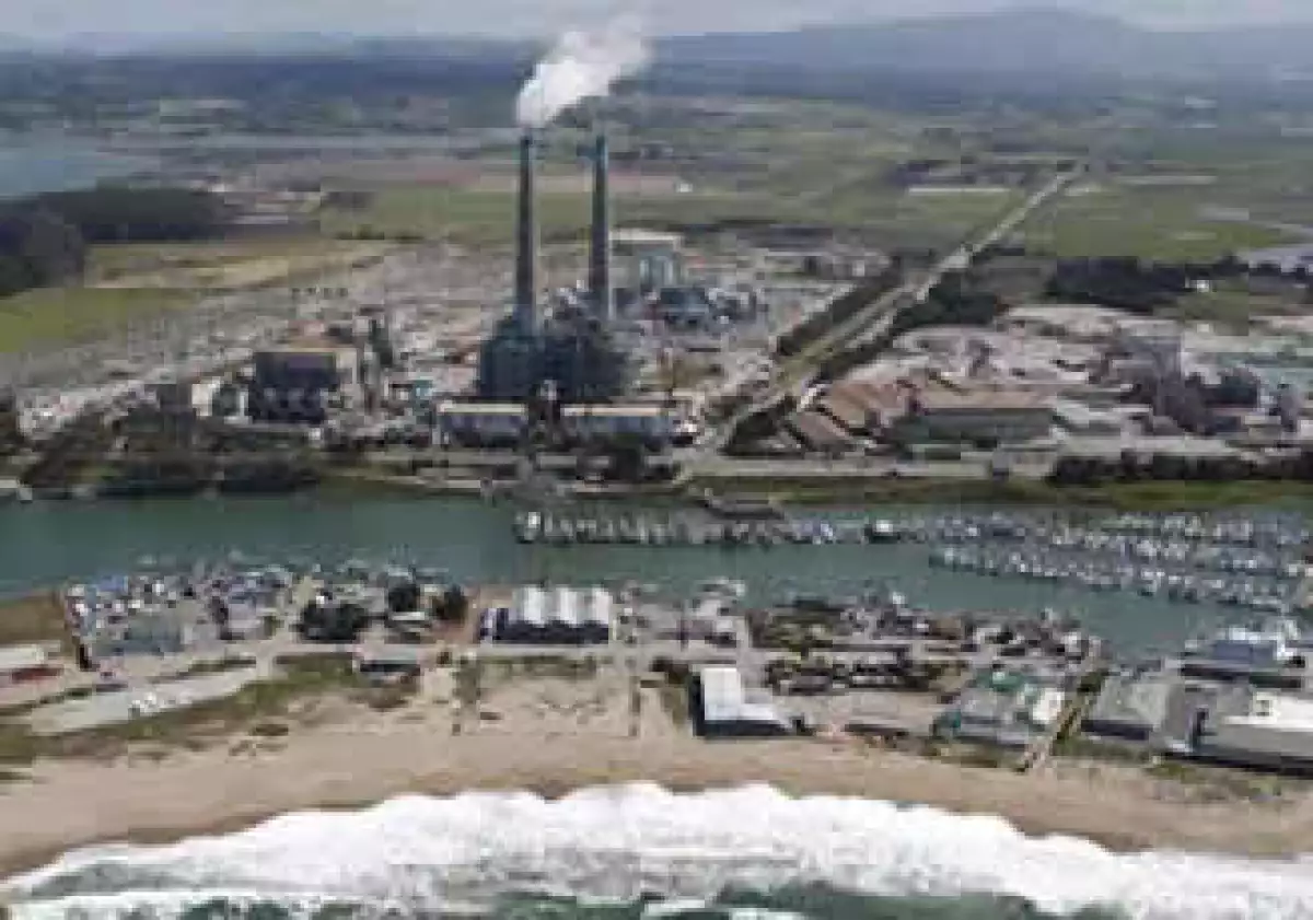 Para hacer el cemento, Calera toma el bióxido de carbono de la planta eléctrica  Dynegy. (Foto: Cortesía de Monterey Bay National Marine Sanctuary)