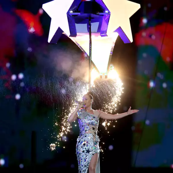 Katy Perry durante el medio tiempo del Super Bowl