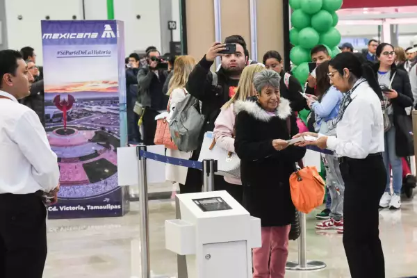 Pasajeros de Mexicana de Aviación.