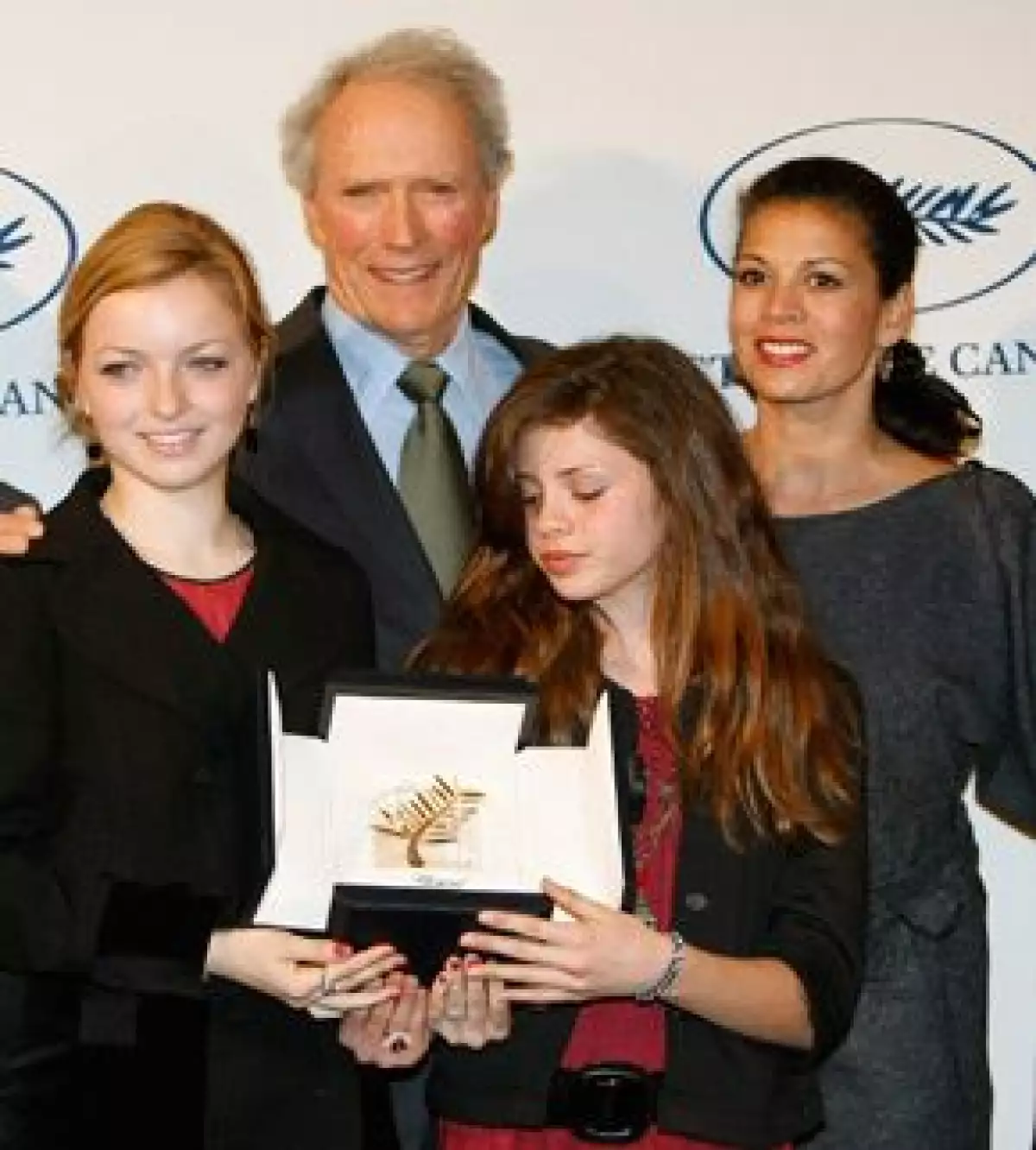 En una ceremonia privada, al actor se le otorgó una Palma de Oro especial.