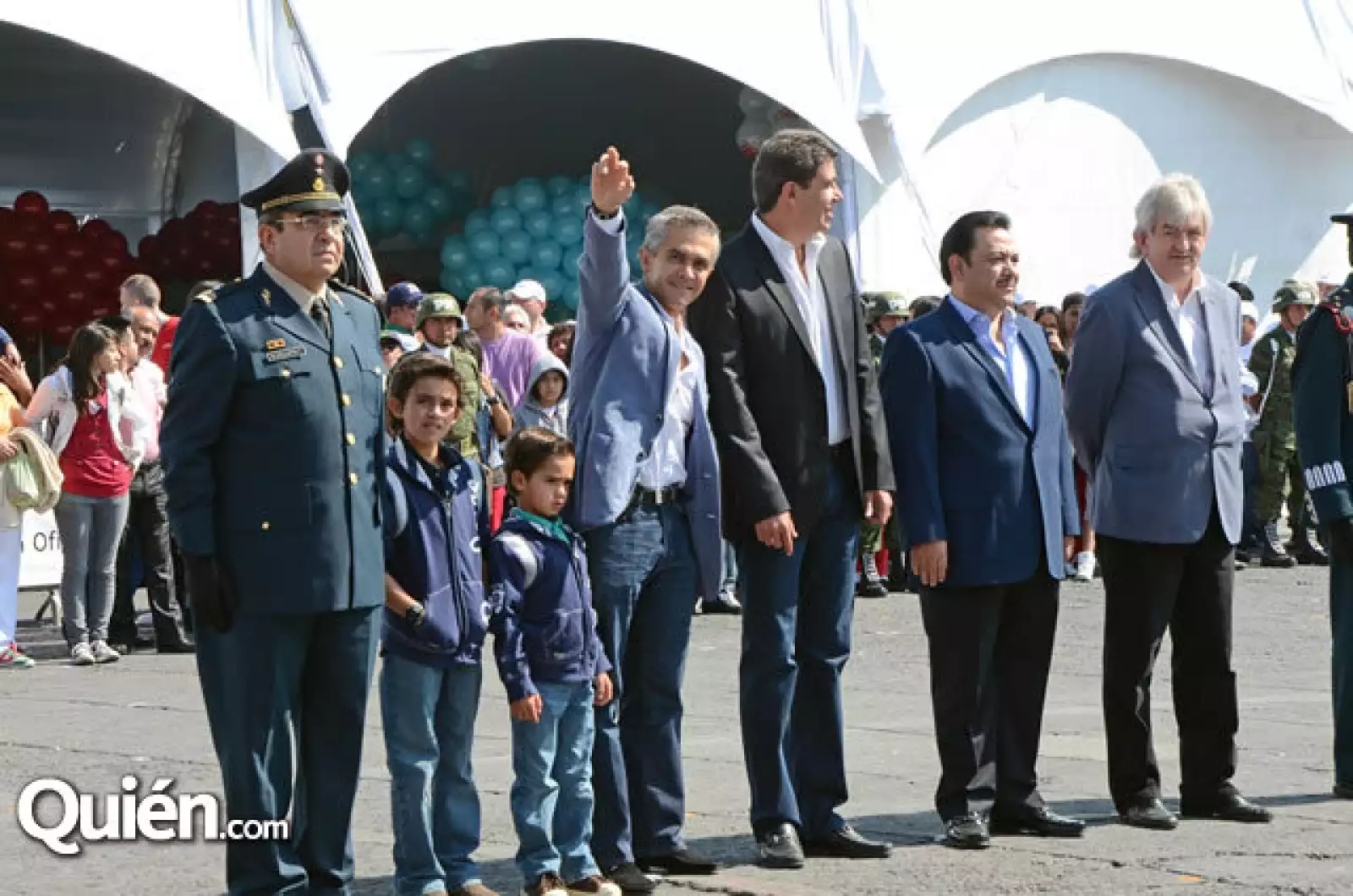 General Vallasta T con Miguel Jr., Leonardo y Miguel Ángel Mancera y Arturo Elías Ayub, Héctor Serrano y Mel Young