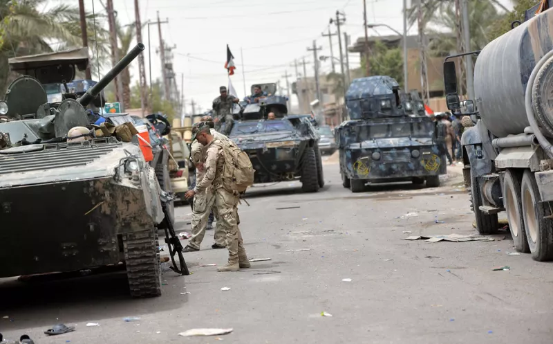 Fuerzas especiales iraquíes hicieron el viernes rápidos avances en el corazón de Falluyah.