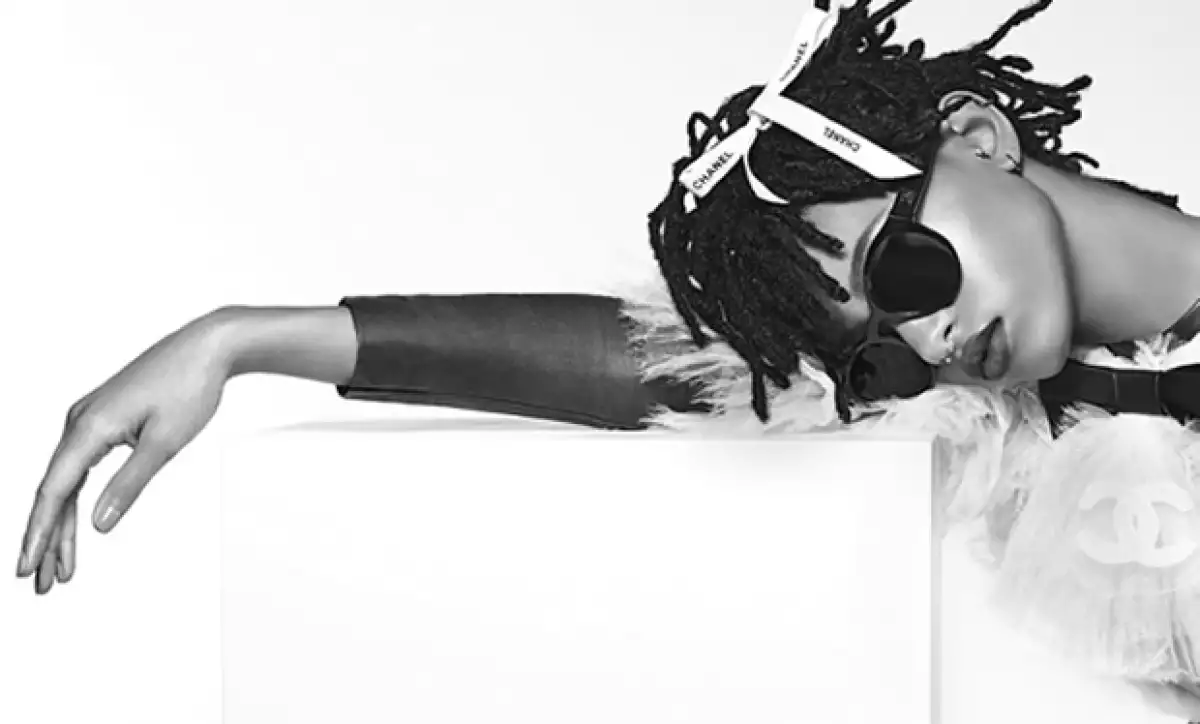 La evolución de las casas de moda es inevitable y eso es justo lo que la firma francesa se dispone a hacer de la mano de la nueva adición a la familia Chanel, Willow Smith.