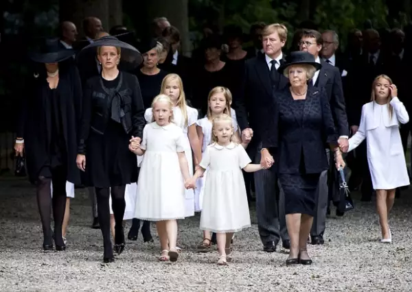 La Familia Real Holandesa encabezó el cortejo fúnebre en la ceremonia en memoria del príncipe Friso.