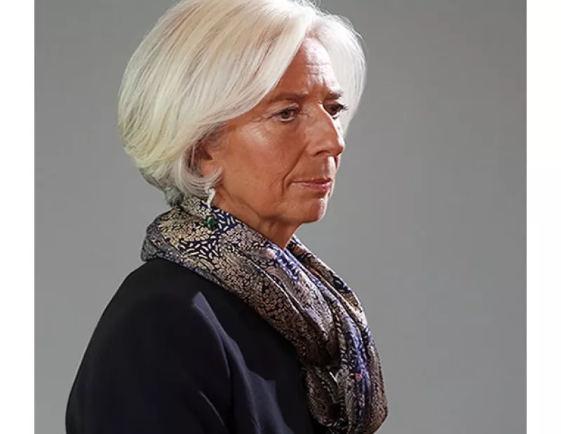 Sus mascadas y su collar de perlass son sus accesorios estrella.