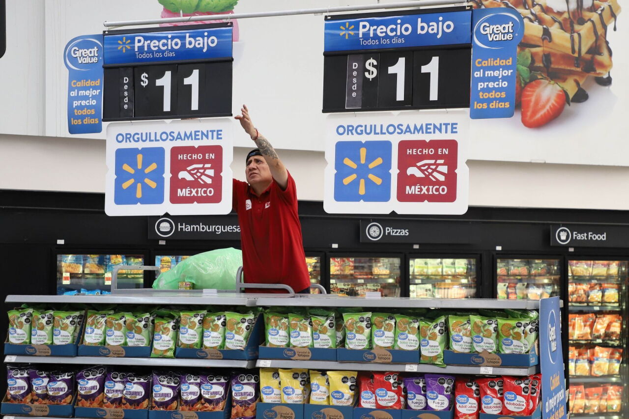 Walmart mantiene precios bajos para atraer clientes, pero la estrategia presiona sus resultados
