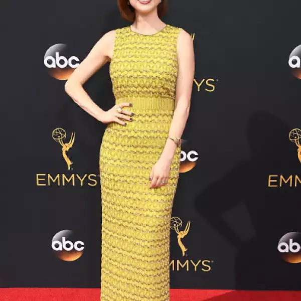 Ellie Kemper en Jenny Packham