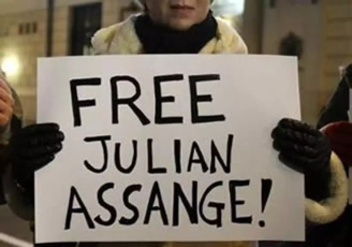 El abogado de Assange negó que su cliente ordenara ataques cibernéticos a sitios de Internet como los Visa o MasterCard. (Foto: Reuters)