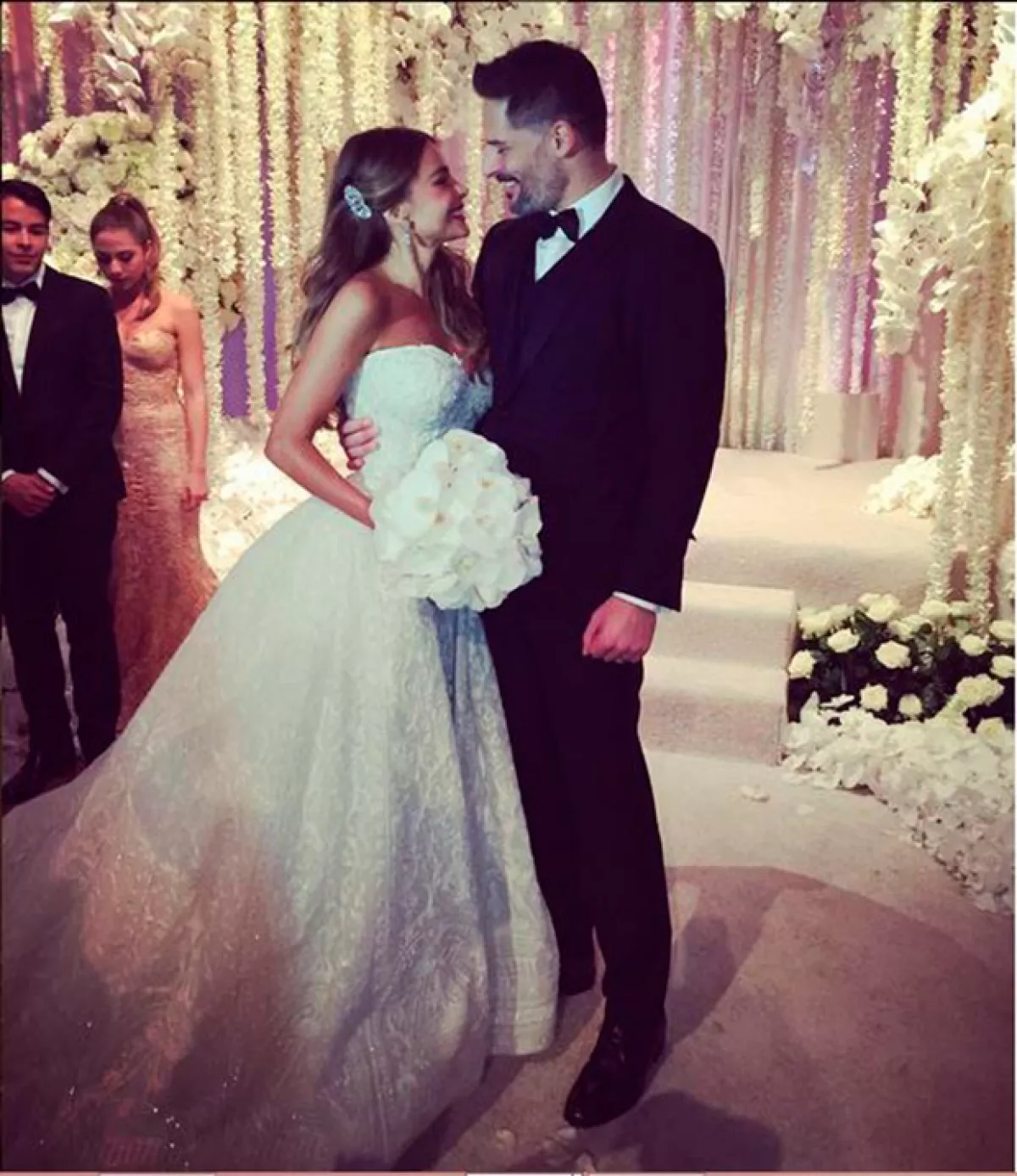 La pareja lució enamorada y muy feliz la noche de ayer.
