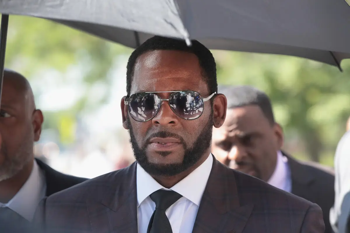 R. Kelly condenado a 30 años de cárcel por tráfico y abuso sexual