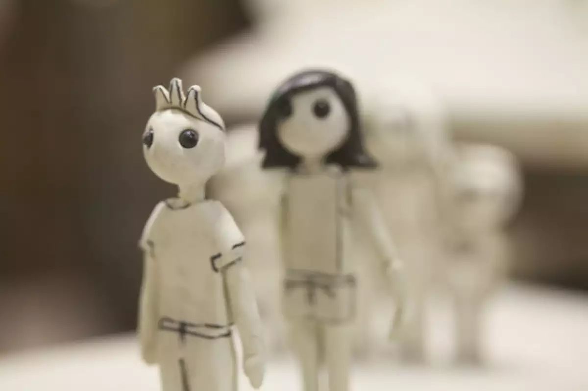 Feral es una obra que combina a la perfección el cine con la actuación en directo.