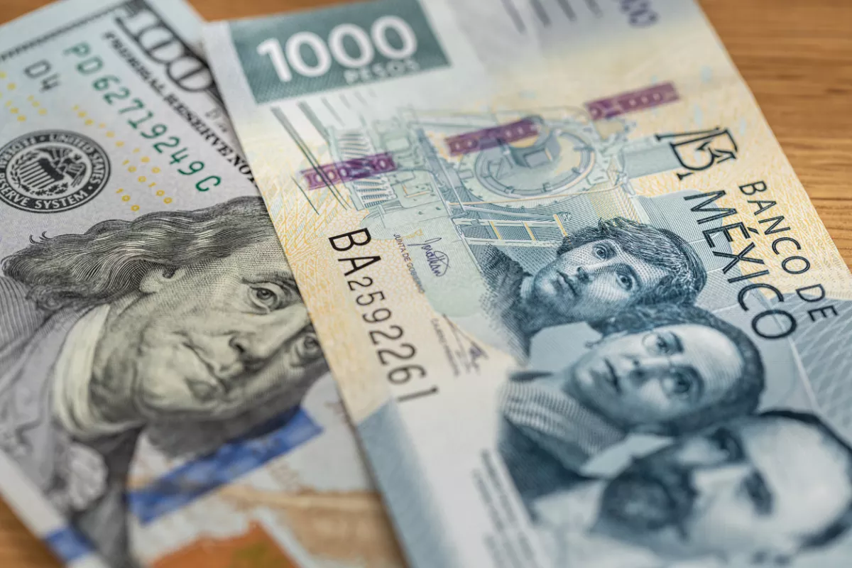 El peso mexicano se deprecia hasta los 19.16 pesos por dólar al cierre de este 20 de junio