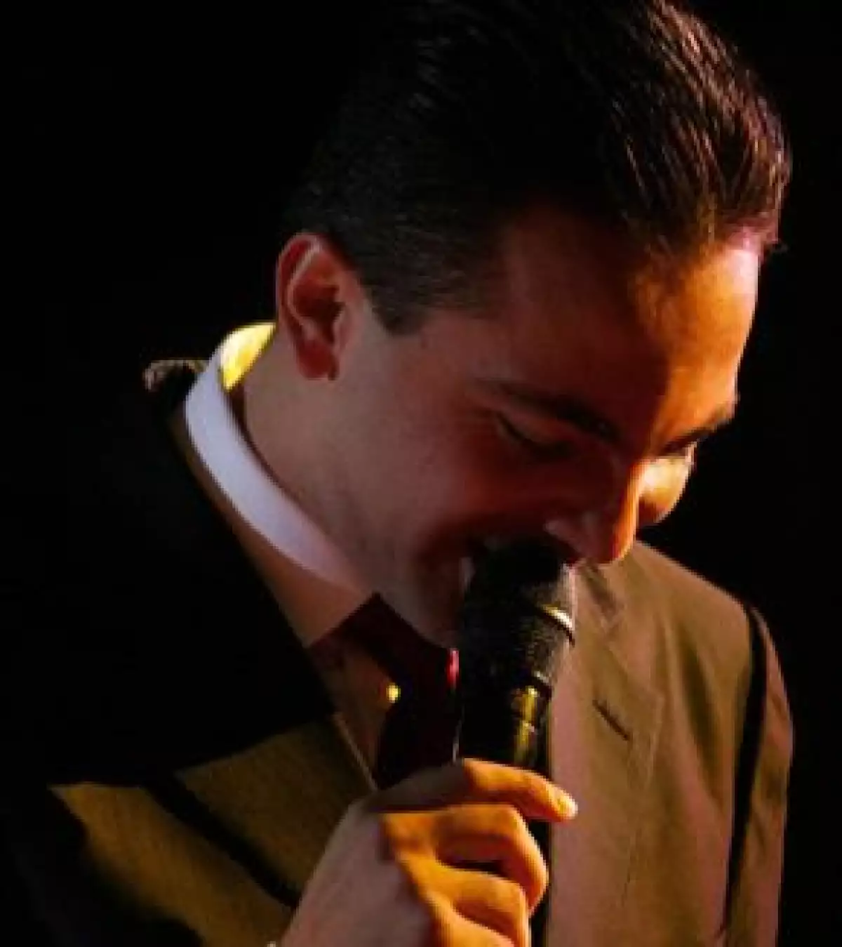 El cantante presentó ‘No me digas’, la primer canción de su nuevo disco, el cual será lanzado en marzo próximo.