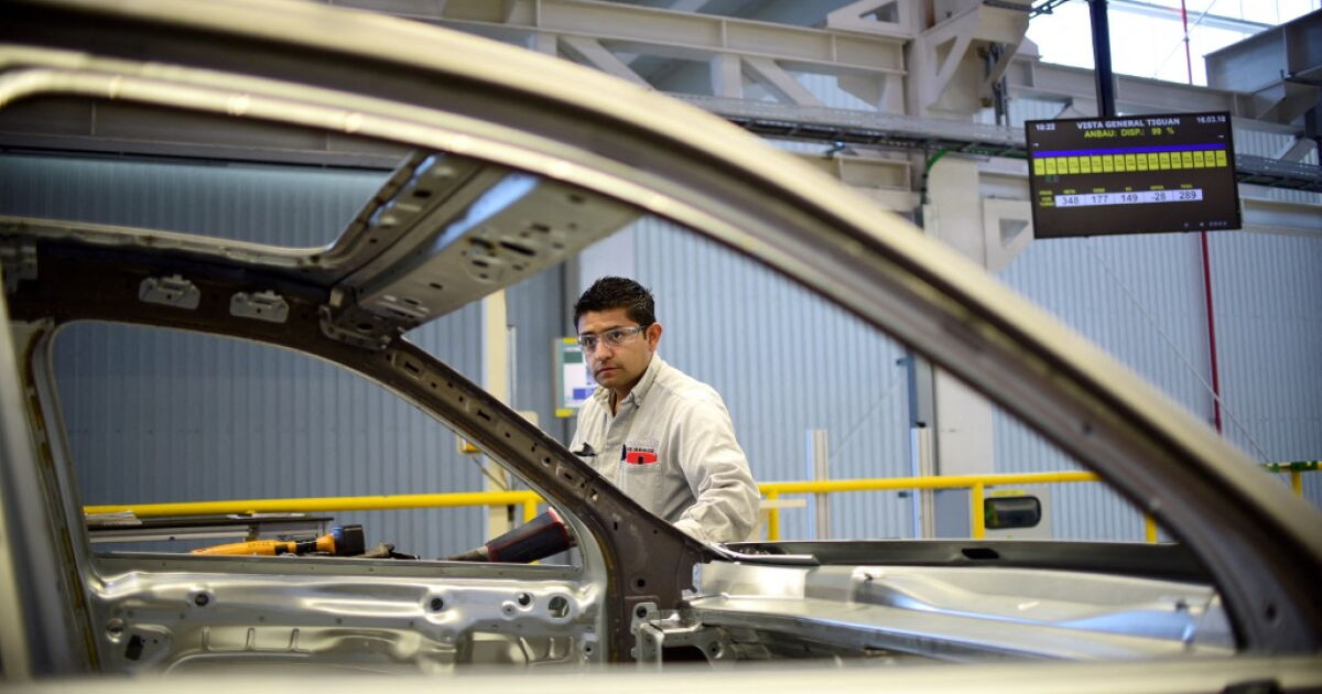 VW CORTA TURNO EN PUEBLA; 786 EMPLEOS EN RIESGO