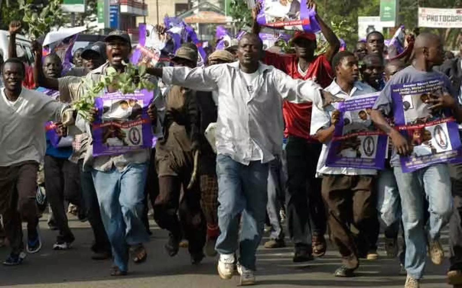 Además de Kenia, varios países africanos se lanzaron a las calles para celebrar la victoria de su candidato favorito.