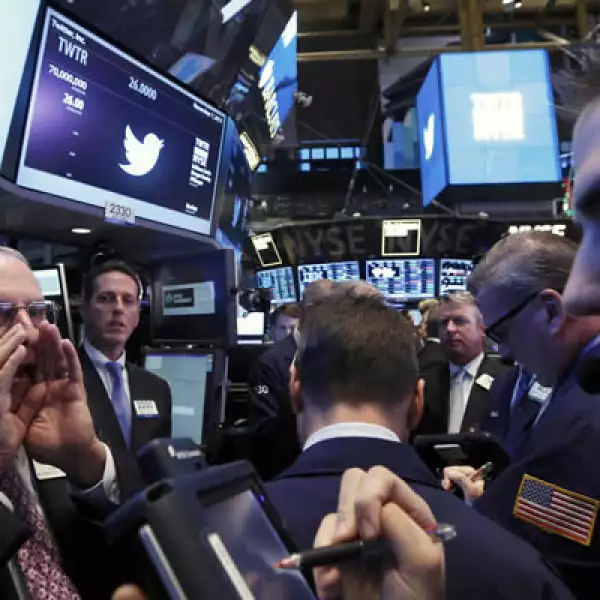 Twitter terminó la semana, en su segundo día de cotización en la Bolsa de Nueva York, con una pérdida de 7.24% a 41.65 dólares por acción.