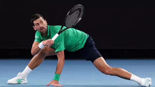 Novak Djokovic pasa la primera ronda del Abierto de Australia
