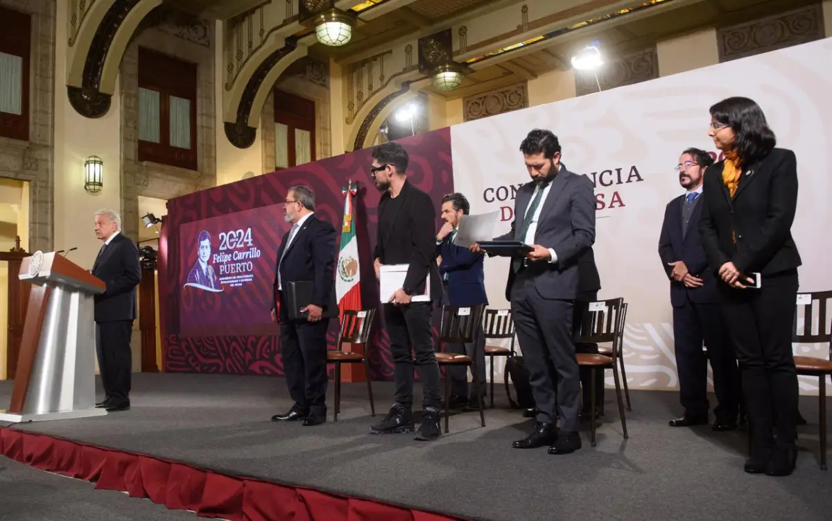 amlo-firma-convenio.jpeg