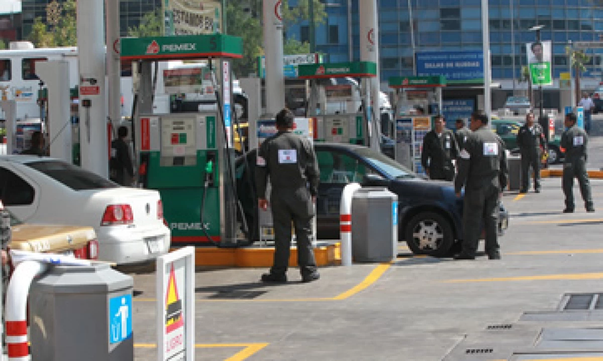 estación de servicio de pemex; en algunas de sus sucursales se despachan litros incompletos