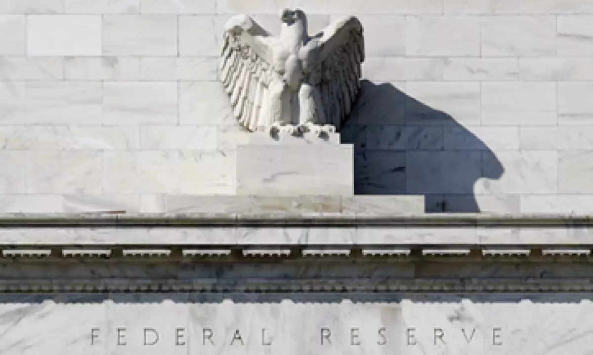 Las minutas revelaron que algunos miembros dijeron que la Fed podría tener que reducir o detener la compra de bonos antes de un repunte del mercado laboral. (Foto: AP)