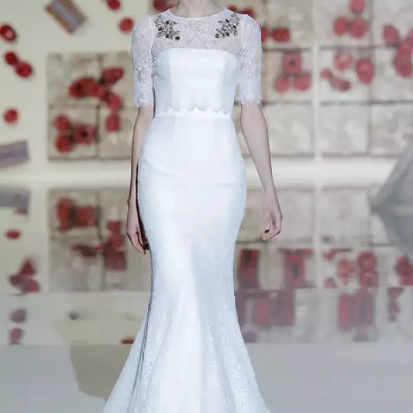 Vestido corte sirena con encaje.