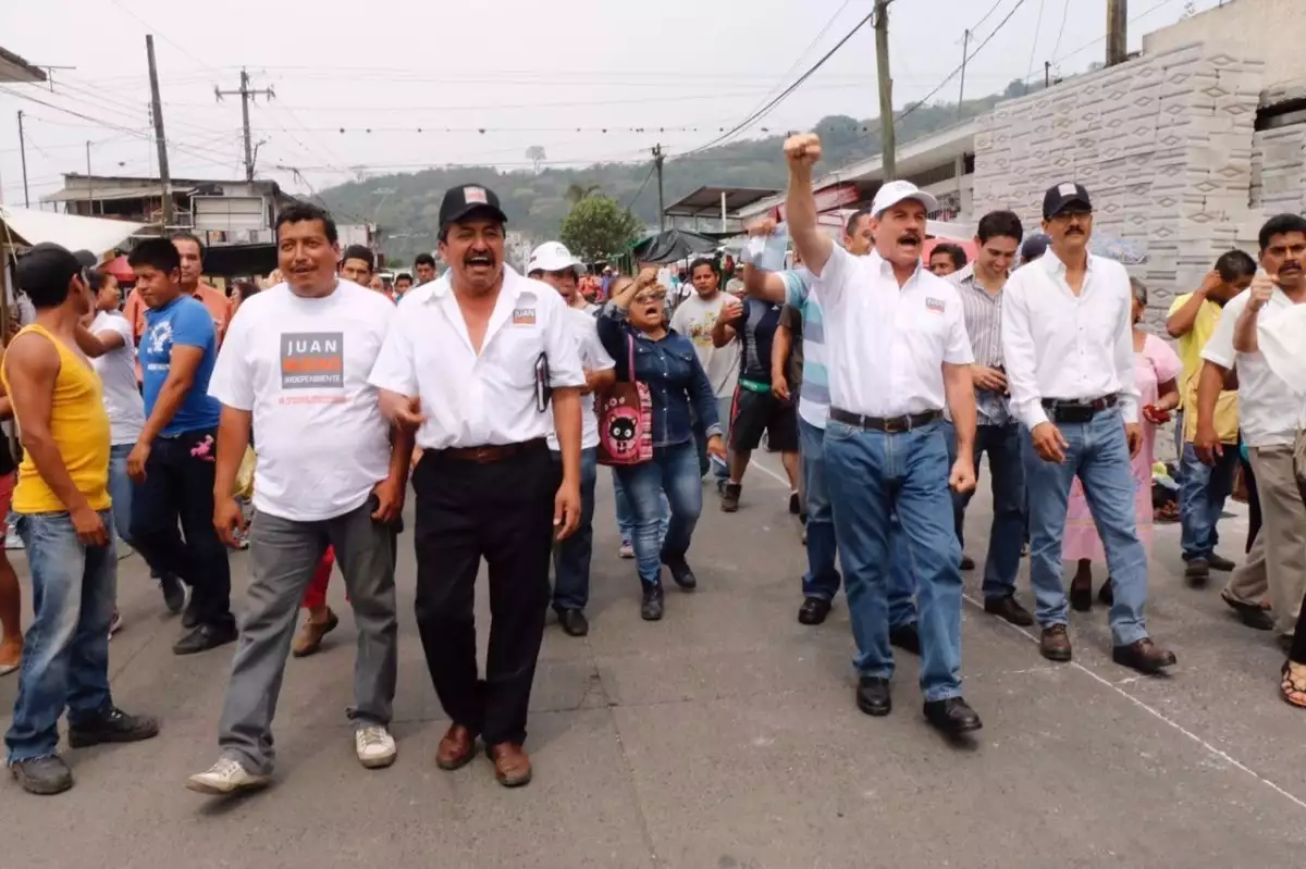 El candidato sin partido centra su campaña en recorridos en plazas públicas, mercados, calles y comercios.