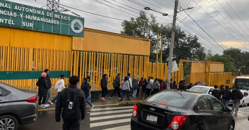¿Puede entrar la policía a la UNAM o quién se encarga de la seguridad en los CCH y facultades? 