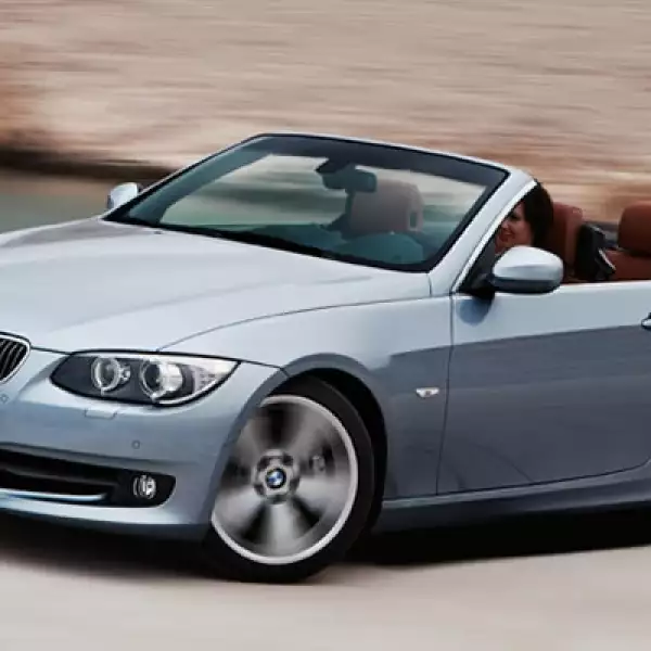 Por su parte, el BMW 320d Efficient Dynamics Edition, combina un consumo de combustible diésel de apenas 4.1 litros a los 100 kilómetros, con un valor de CO2 de 109 gramos por kilómetro.