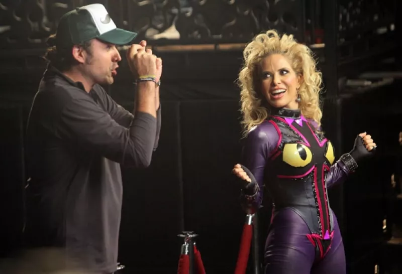 Zuria Vega, Fanny Lu, Billy Rovzar y Ari Borovoy son algunos de los artistas que decidieron apoyar a la cantante regia en la grabación del video de su nuevo sencillo titulado "La Noche".