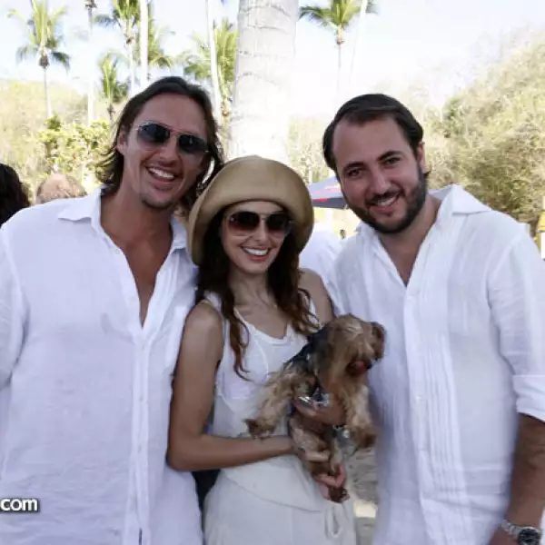 Héctor Samperio,Ana Serradilla,Carmela,Víctor Martínez