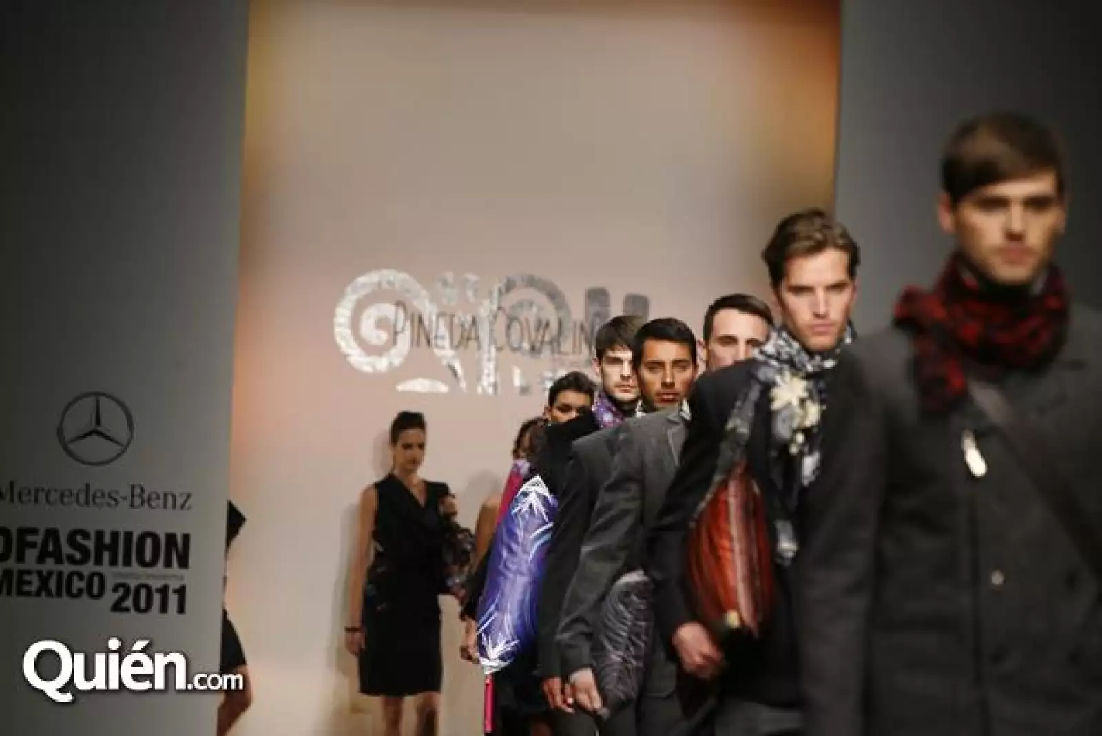 Desfile Pineda Covalin