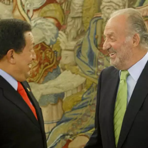 El presidente venezolano Hugo Chávez visitó al presidente de Bielorrusia Lukashenko, a Dmitry Medvedev de Rusia, a Ahmadinejad de Irán, al presidente turcomano Berdymukhamedov en Turkmenistán y estuvo hasta en el Festival de Cine de Venecia.