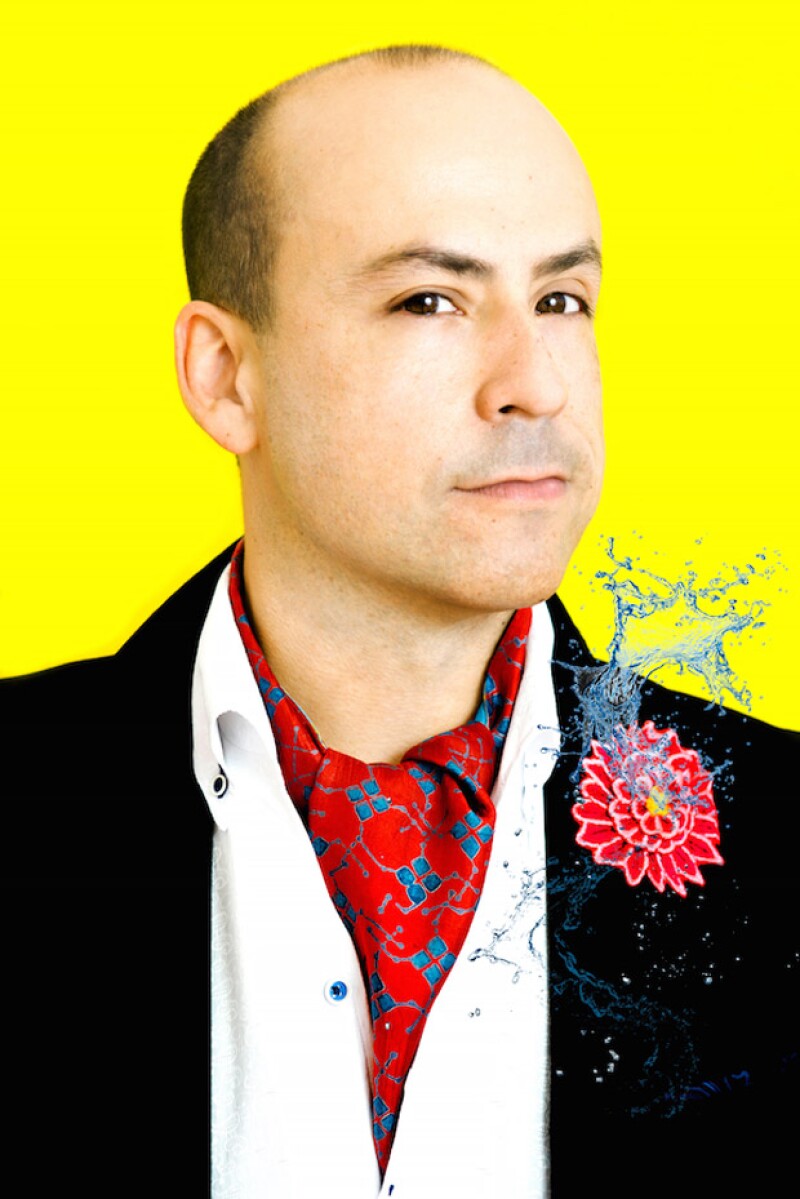 Cucamonga, caricaturista abiertamente gay, fan de las novelas de Jane Austen y de la música de Ariana Grande.