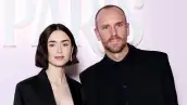 Lily Collins y su esposo Charlie McDowell