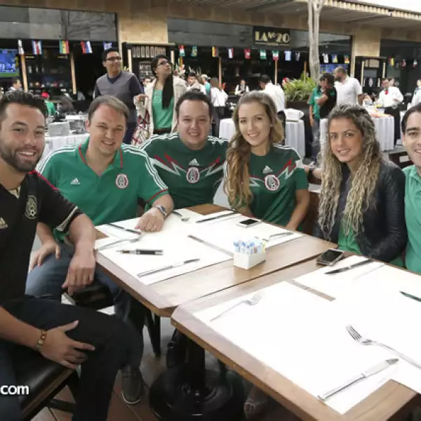 Collin Laufenberg,Dustin Defrantes,Mauricio García,Liliana Meza,Sabrina López,Bernardo González