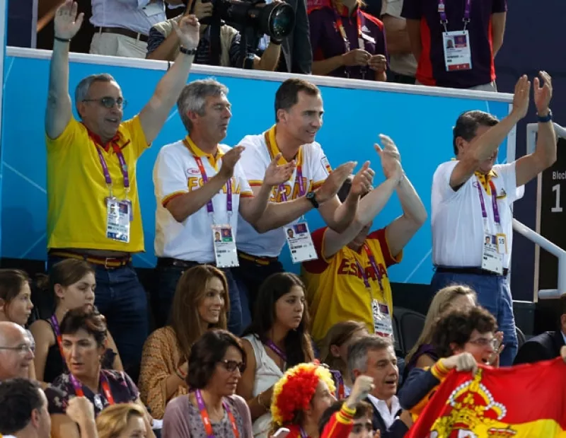 El esposo de Letizia viajó a la ciudad donde se están llevando a cabo los Juegos Olímpicos para presenciar la final de este deporte acuático en la rama femenil.